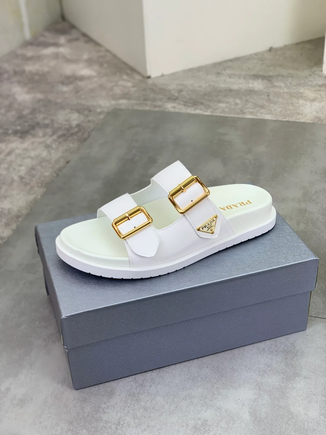 Men's shoes 💰P340💰【New style】🎁🎁🎁 PRADA Prada's new casual slippers, original official website, perfect workmanship, transmitting a kind of noble luxury, sublimating its definition of luxury in Prada's high-end extraordinary craftsmanship. Original combination outsole, code number: 38-44 (45 customized) Multiple colors 🉑️ to choose from